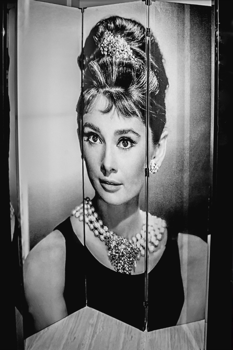 Biombo con la imagen de Audrey Hepburn.